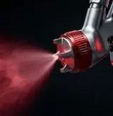 Con la fórmula exacta de nuestro espectrofotómetro, aplicamos la base de color en capas finas y uniformes con pistolas de alta precisión.
