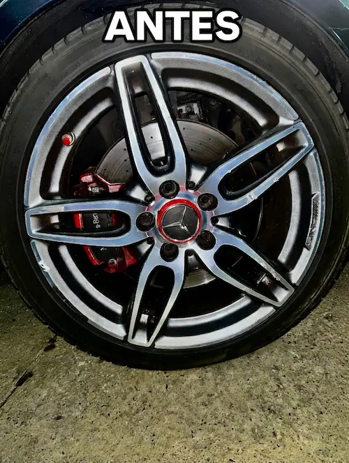 Robert llegó con la llanta diamantada de su Mercedes bastante tocada por los bordillos. Buscaba ese trato cercano "de toda la vida", pero exigiendo resultados premium. ¿Nuestra receta? Cero masillas.