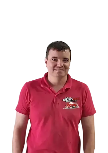 El encargado de que tu coche pise fuerte y seguro. Repara roces y deformaciones en llantas con maquinaria láser CNC y gestiona el cambio, montaje y equilibrado de tus neumáticos con total precisión.